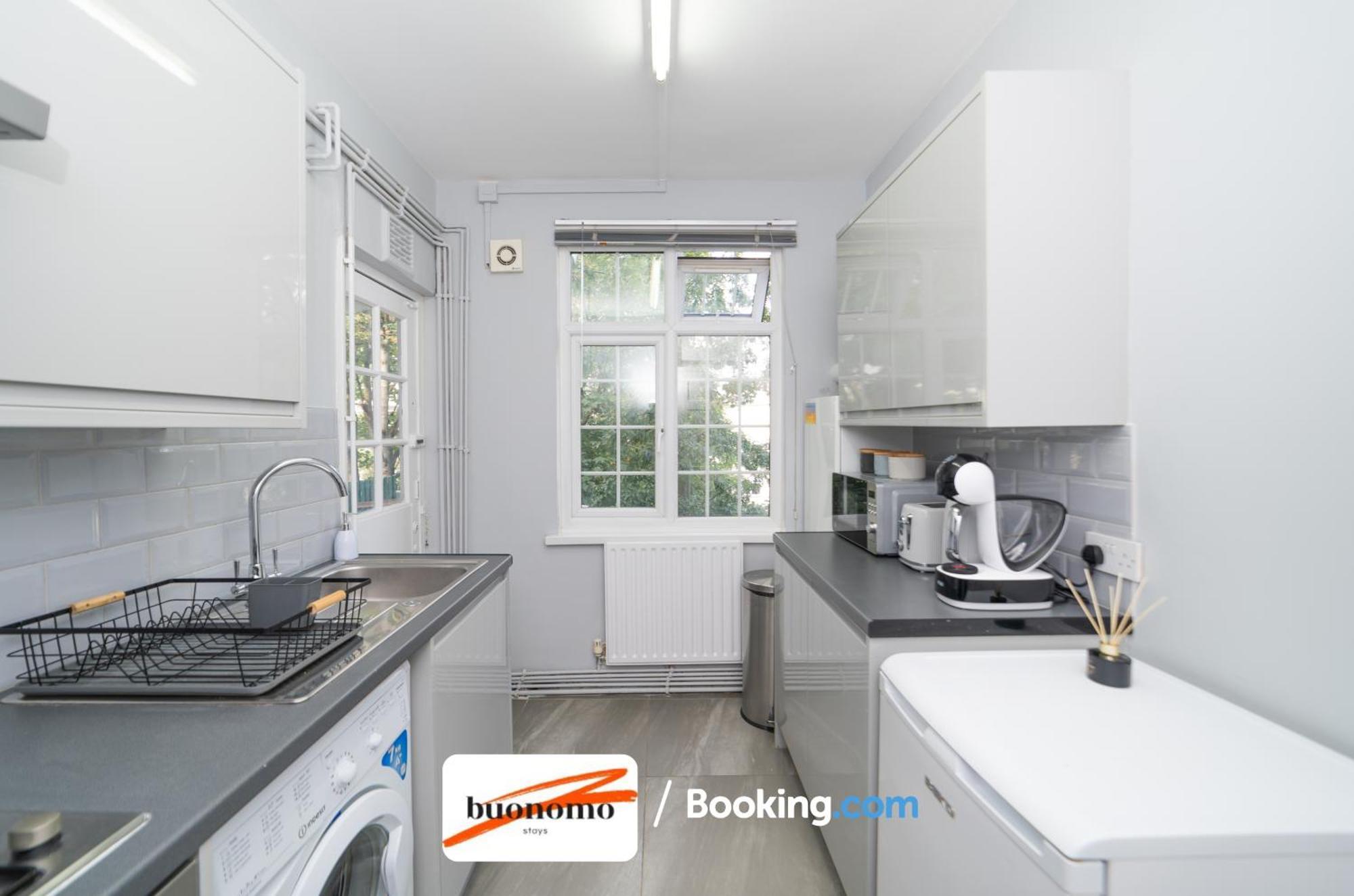 Two Bedroom Apartment By Buonomo Stays Short Lets & Serviced Accommodation With Balcony Лондон Экстерьер фото