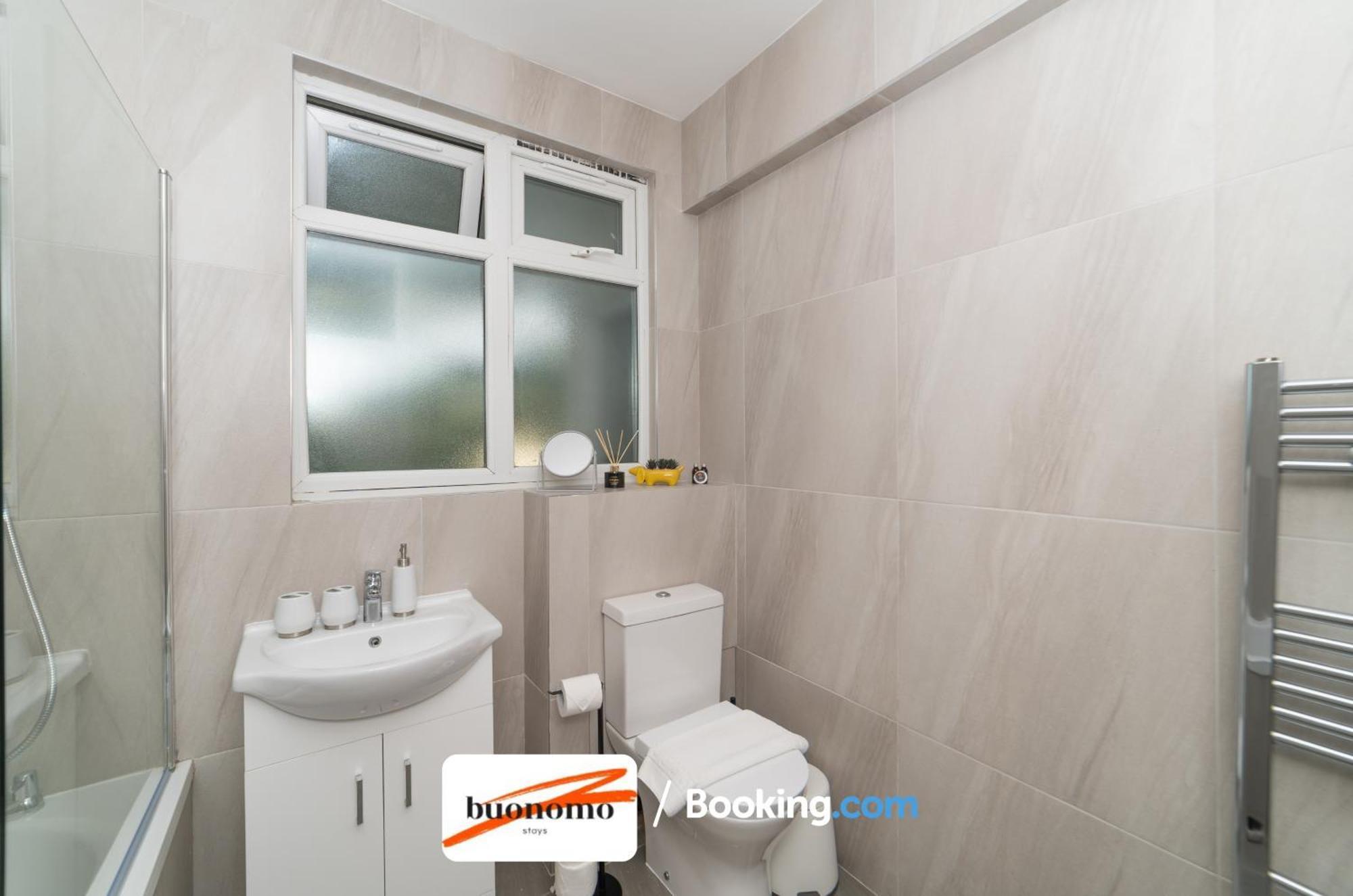 Two Bedroom Apartment By Buonomo Stays Short Lets & Serviced Accommodation With Balcony Лондон Экстерьер фото