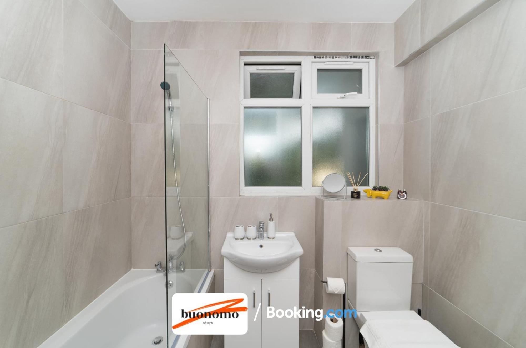 Two Bedroom Apartment By Buonomo Stays Short Lets & Serviced Accommodation With Balcony Лондон Экстерьер фото