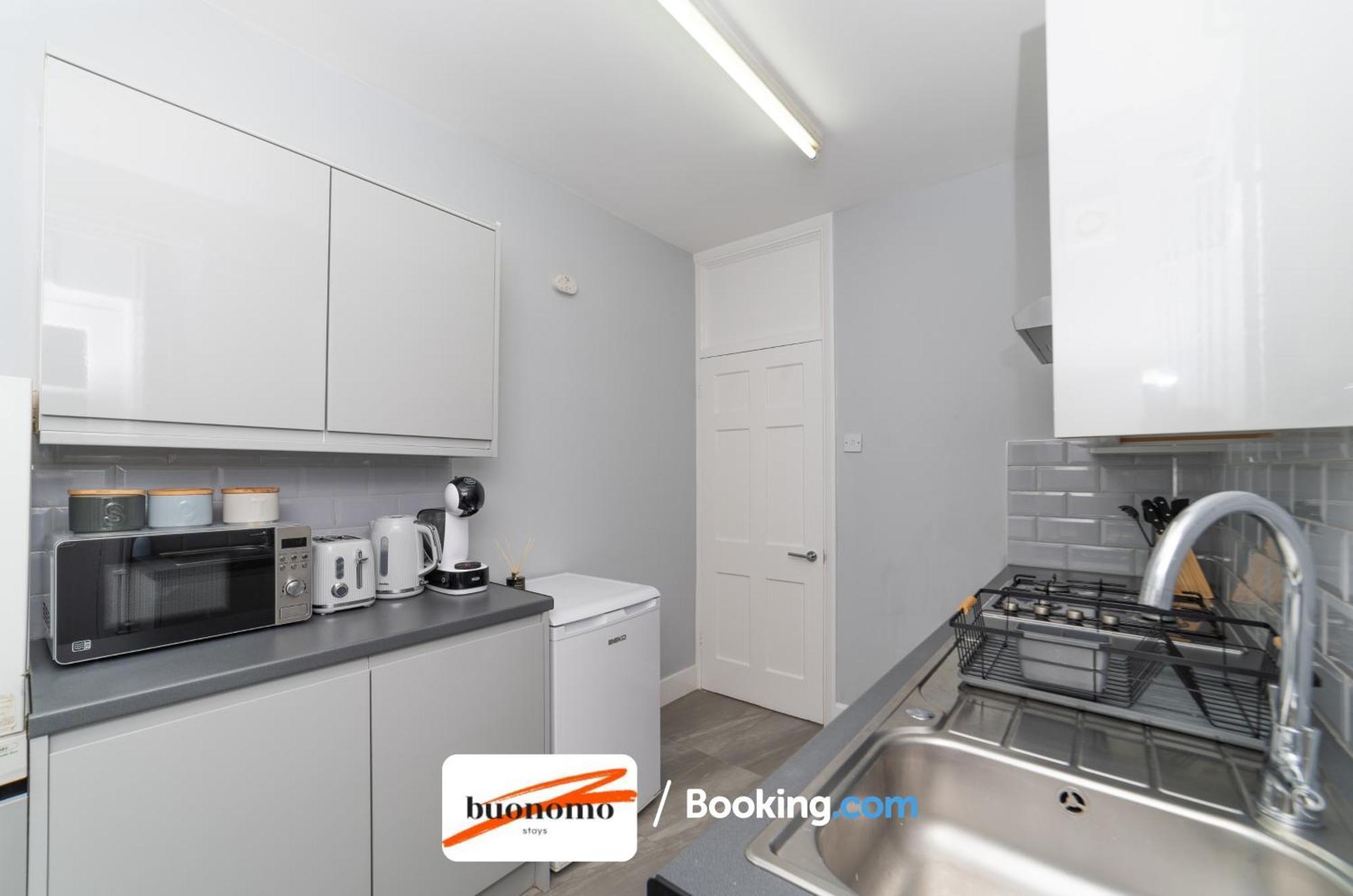 Two Bedroom Apartment By Buonomo Stays Short Lets & Serviced Accommodation With Balcony Лондон Экстерьер фото